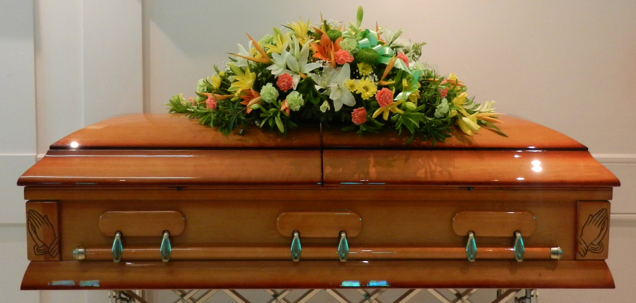 Casket spray (w/ boutonniere or corsage)_23