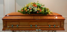 Casket spray (w/ boutonniere or corsage)
