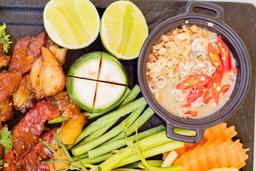 សាច់​គោ​អាំង​ទឹក​ប្រ​ហុក​