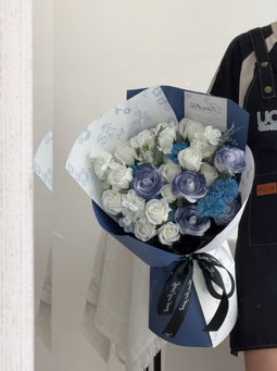 Malta Blue White Soap Flower Bouquet 