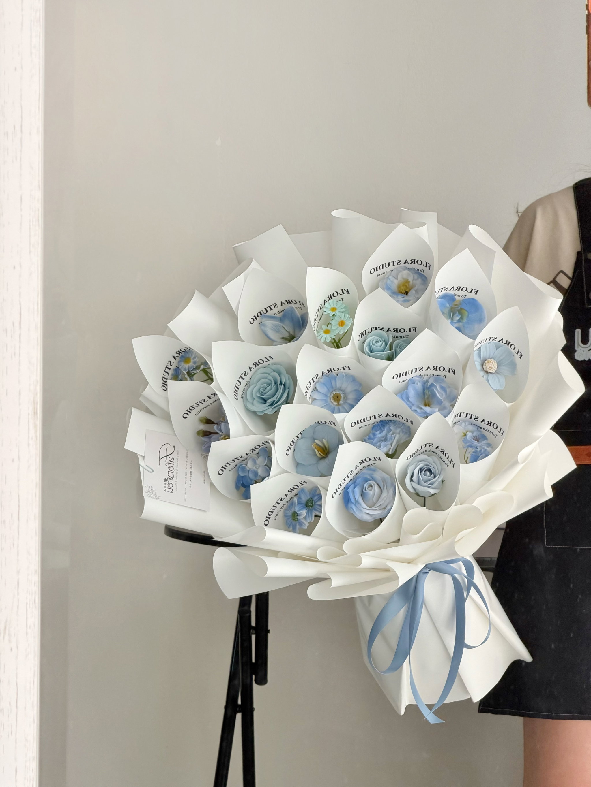 Classic One Year One Bloom Soap Flower Bouquet  _0
