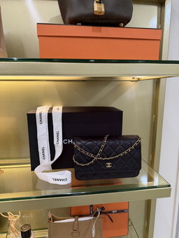 Bolsa Chanel WOC clássica 