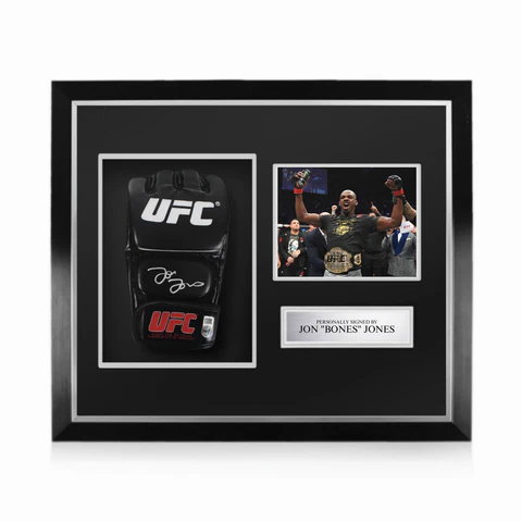 20x16 UFC glove frame with one 8x6" image and textbox_0