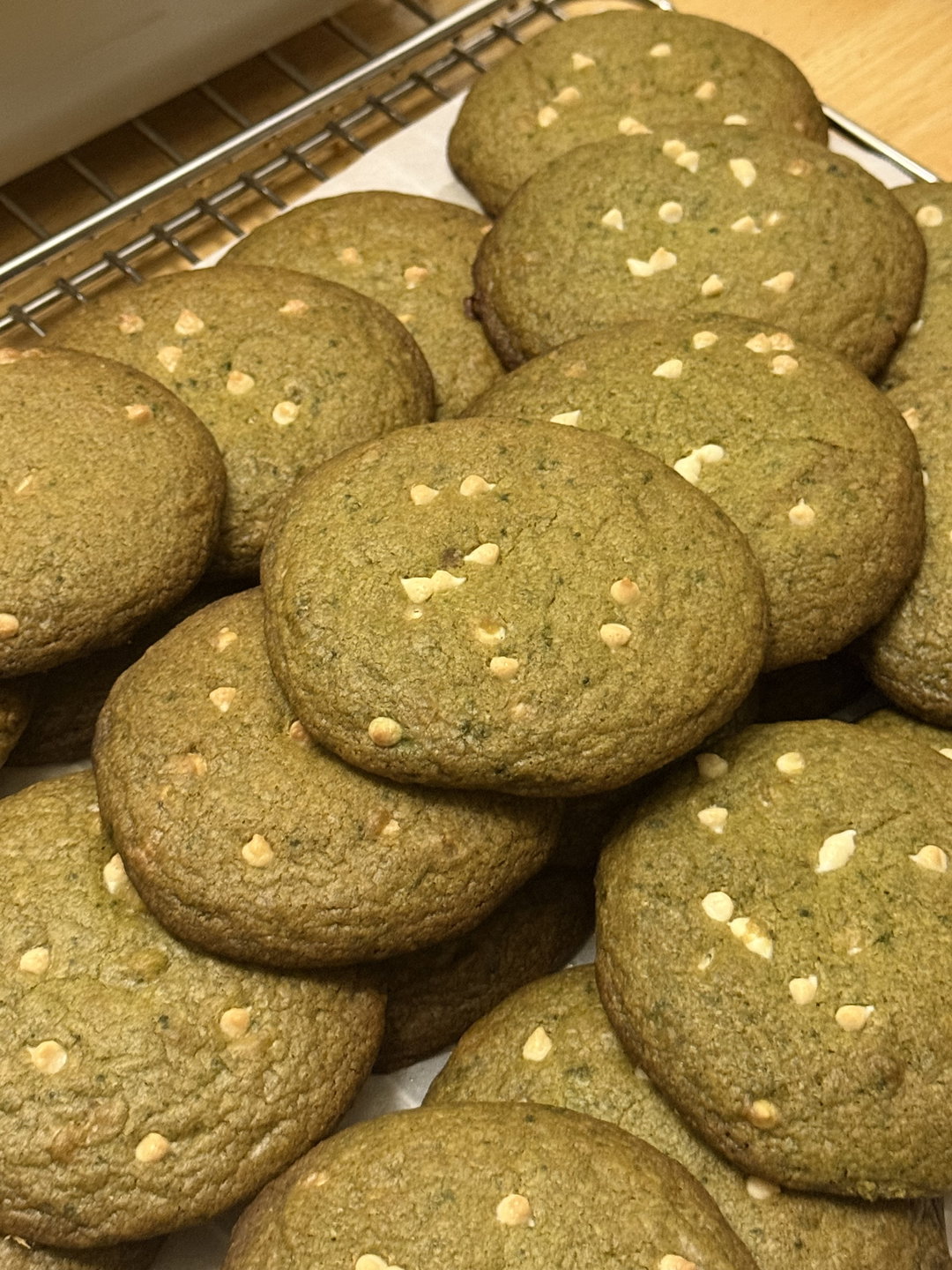matcha white chocolate cookies (6pc)