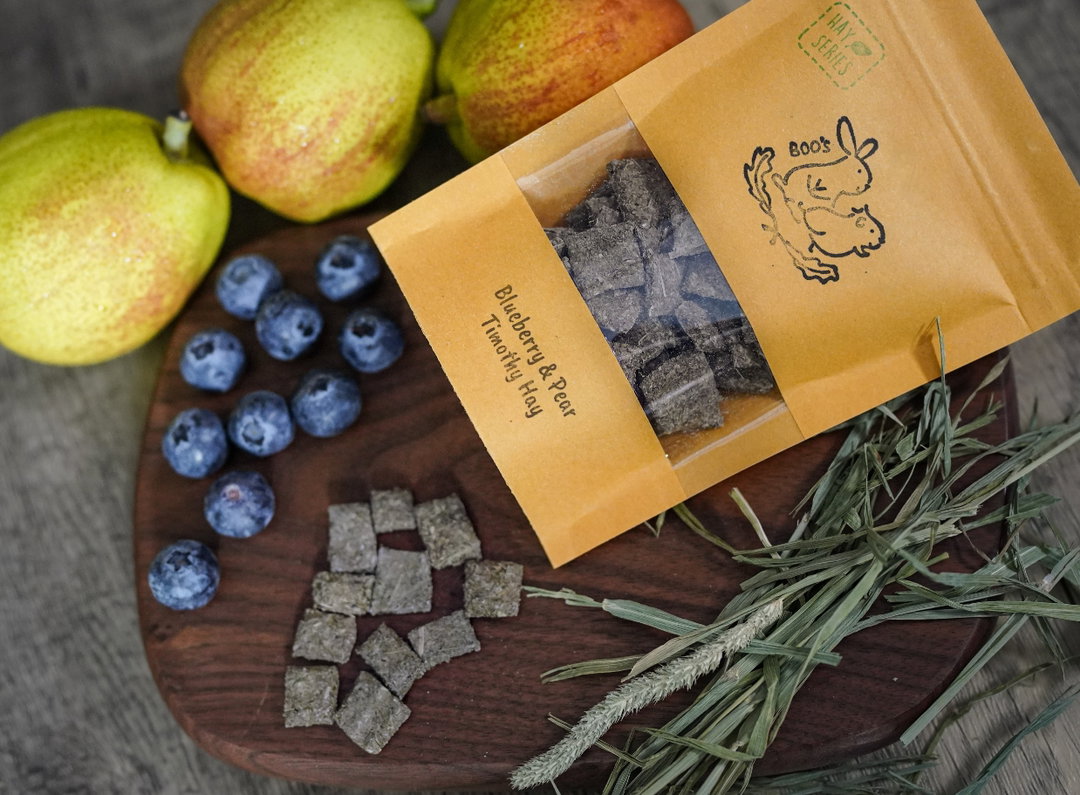 Boo's Blueberry, Pear & Timothy Hay