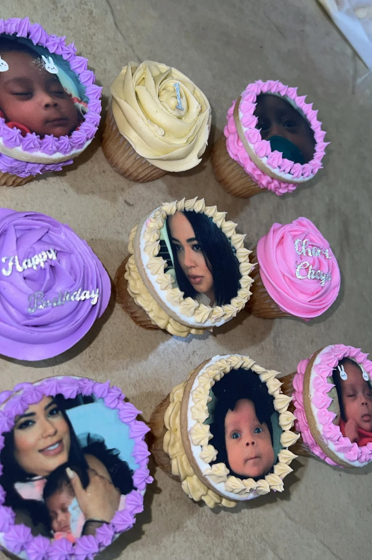 Cupcakes & Photo Cookies Box_1