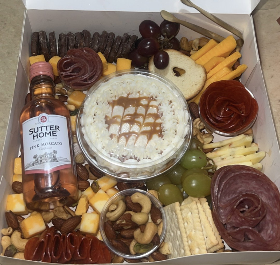 Charcuterie Gift Bites Box with Cake - #4 w/ Moscato & Dulce De Leche