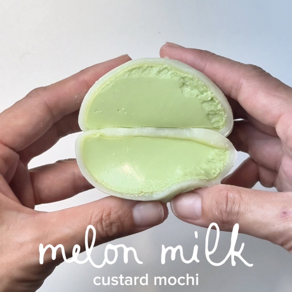 Box of 4 Custard Mochi _2
