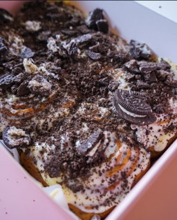 6 Oreo Cinnamon rolls