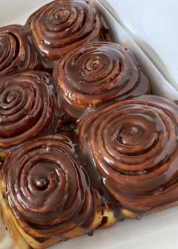 6 Chocolate cinnamon rolls