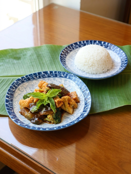 SAUTED AUBERGINE WITH TOFU