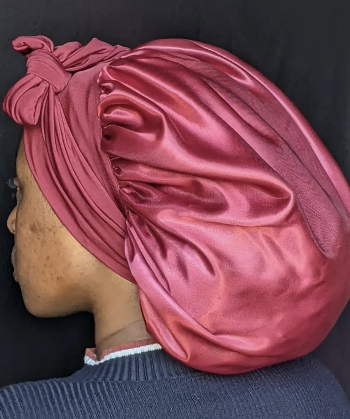 Dard red satin bonnet_0