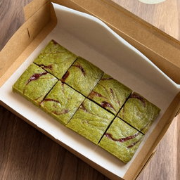 Strawberry Matcha Blondies (Box of 8)