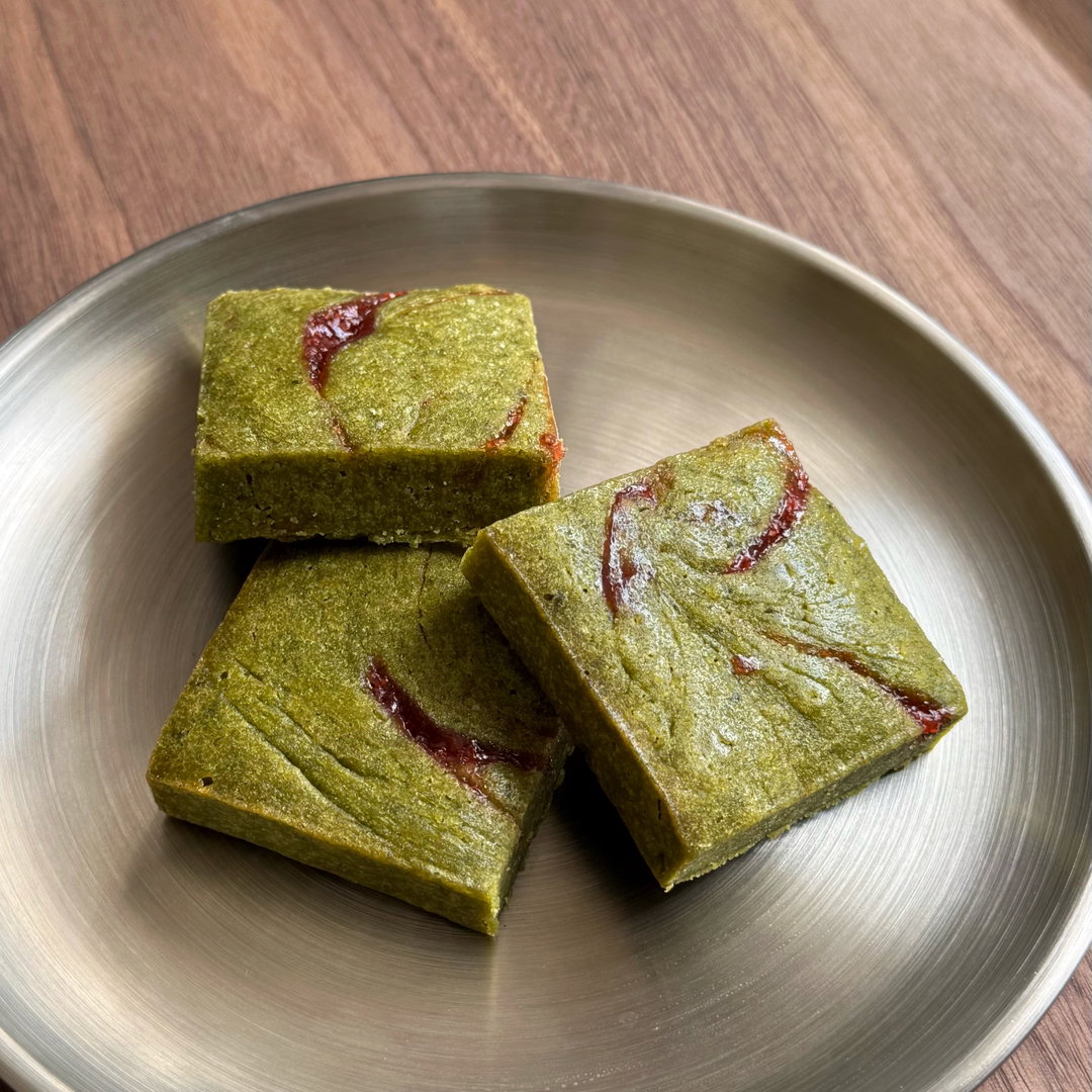 Strawberry Matcha Blondies (Box of 8)