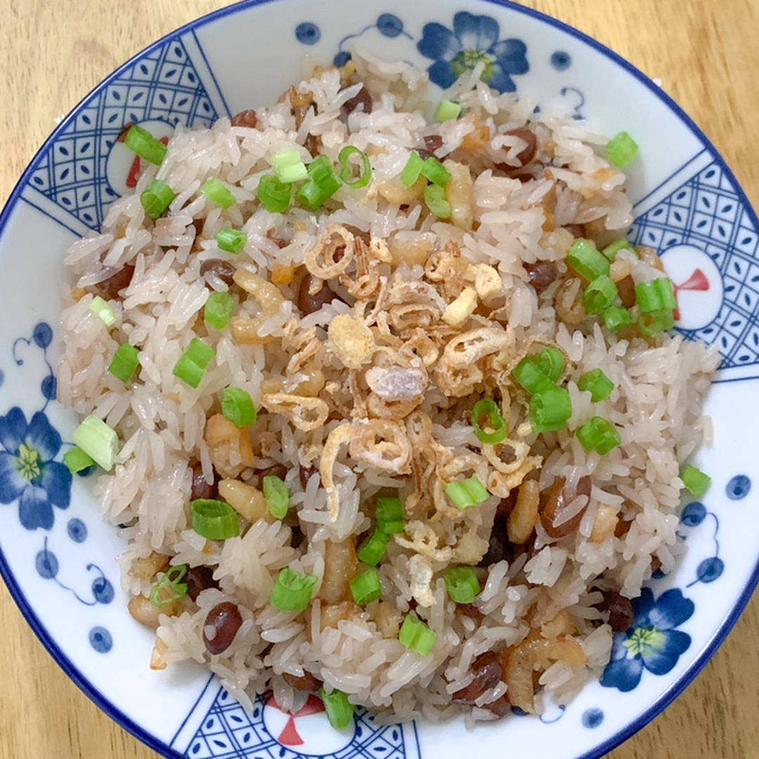 White Glutinous Rice with Peanuts (separate fried onion and spring onion condiments included)