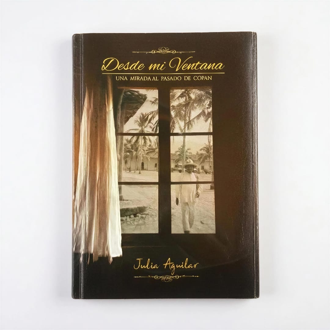 "Desde Mi Ventana" por Julia Aguilar
