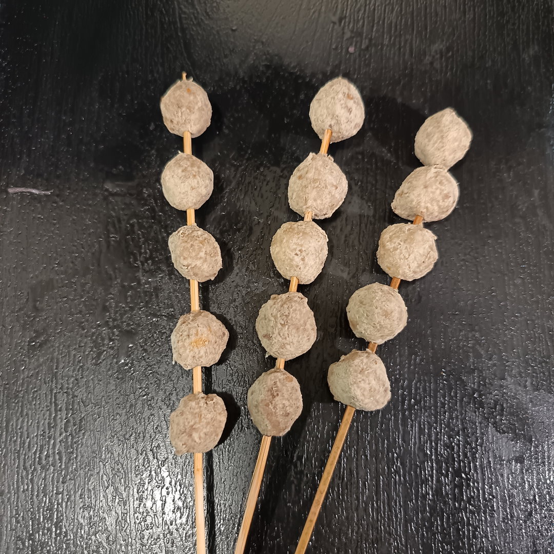 27. 烤~小~猪肉丸 Pork meat ball ~ Small (支 / PC)
