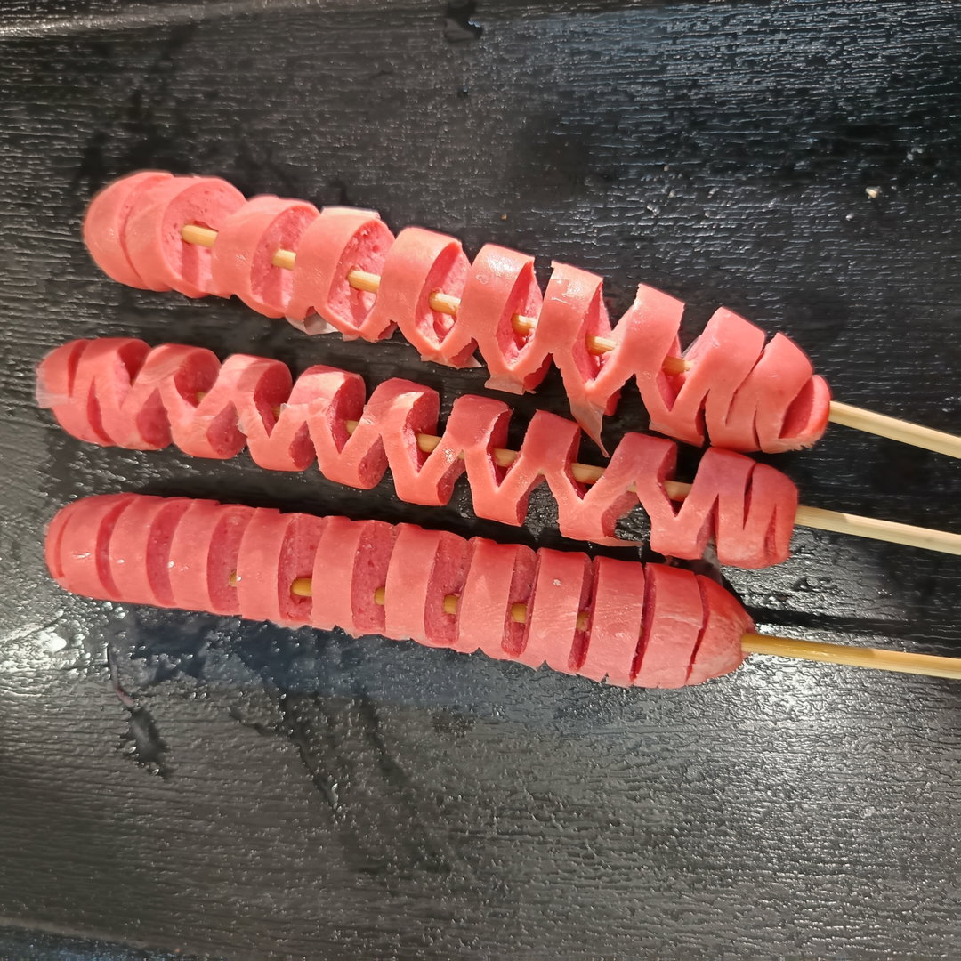 24. 烤火龙串 (面筋带鸡肉味) Mian Jing Dragon Chicken Hotdog (支 / PC)