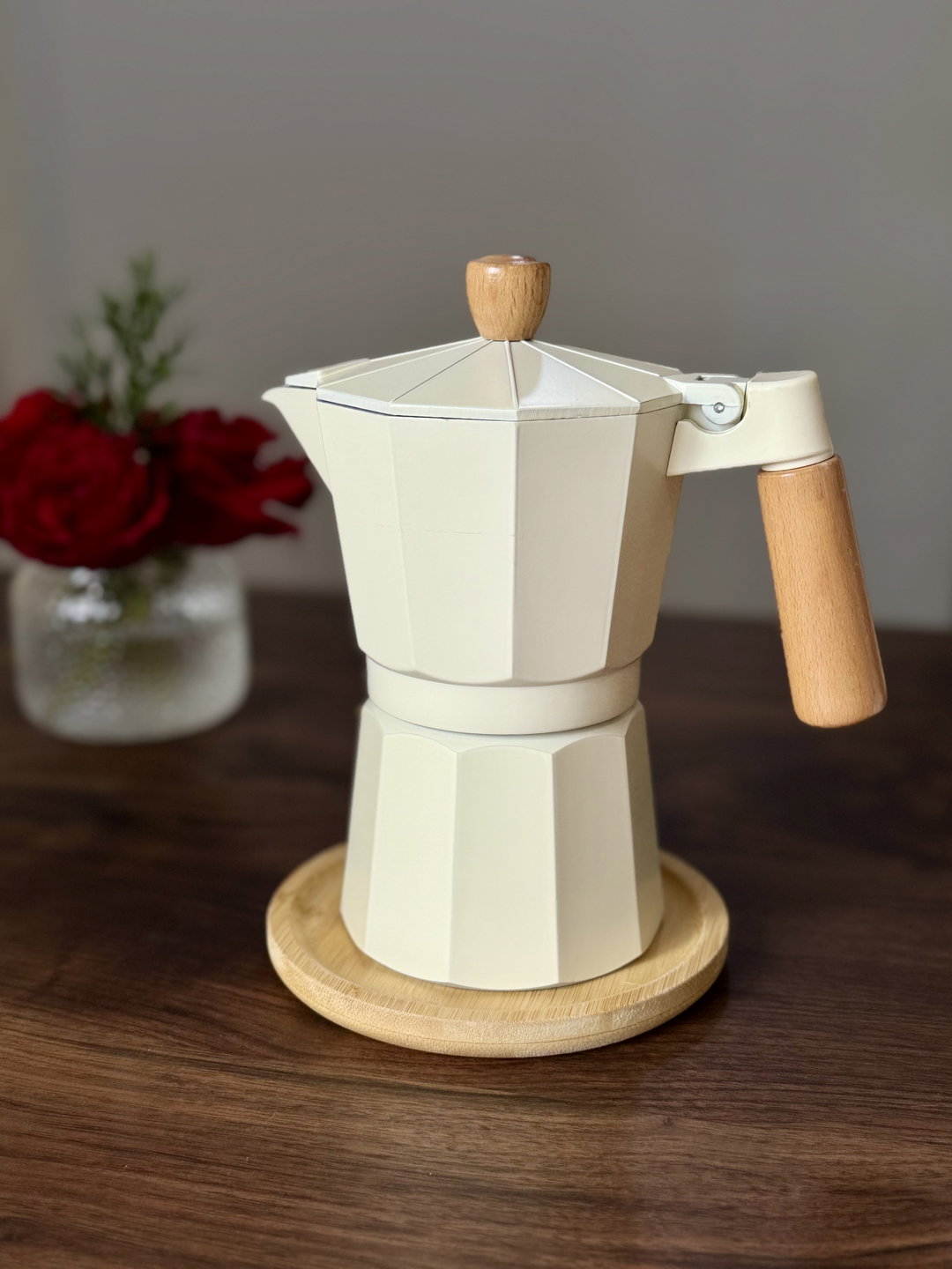 Greca beige con mango de madera 
