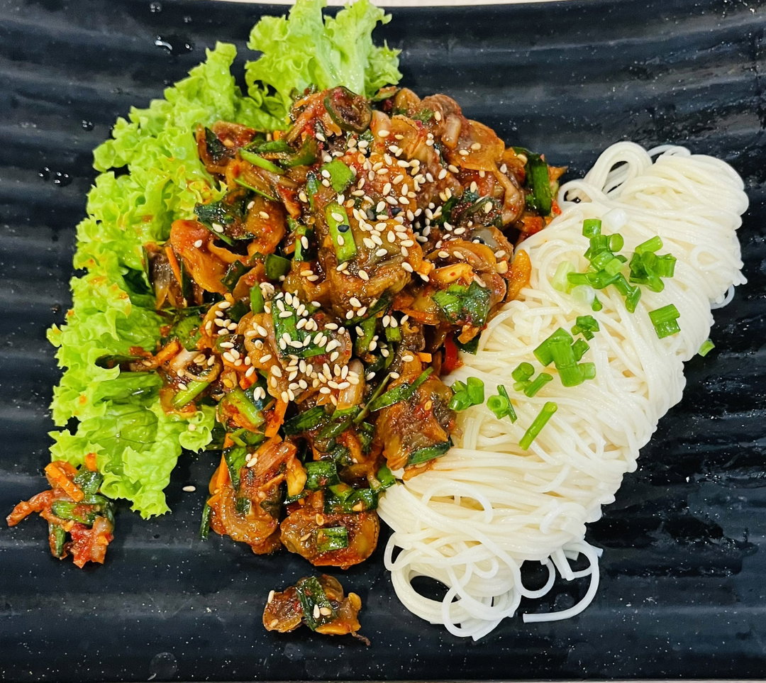 꼬막 소면 무침 Cockle-noodle salad