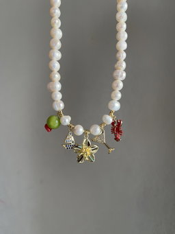 La Toscana Necklace (in pearls) 🦀🤍🍸