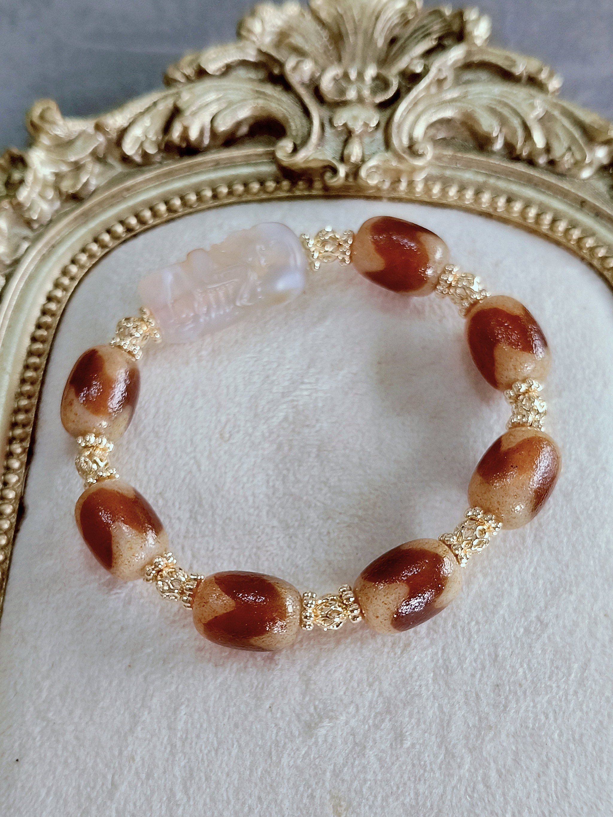 CEO Chitipati × Caramel Tiger Tooth Bracelet_2