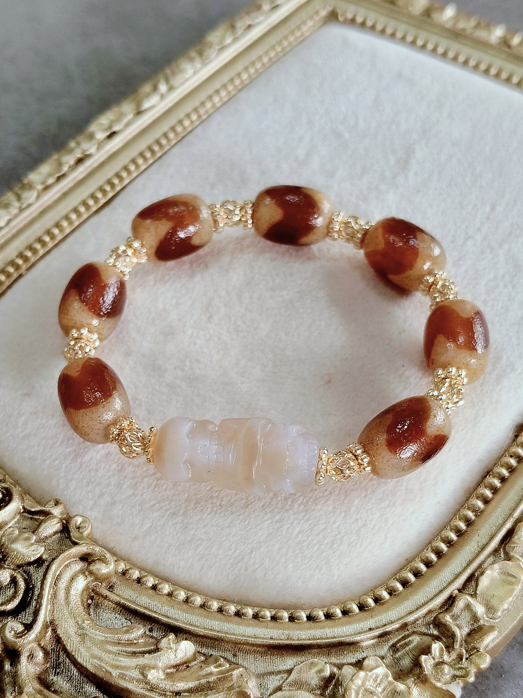 CEO Chitipati × Caramel Tiger Tooth Bracelet_1