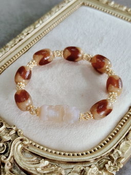 CEO Chitipati × Caramel Tiger Tooth Bracelet