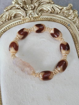 CEO Chitipati × Caramel Tiger Tooth Bracelet