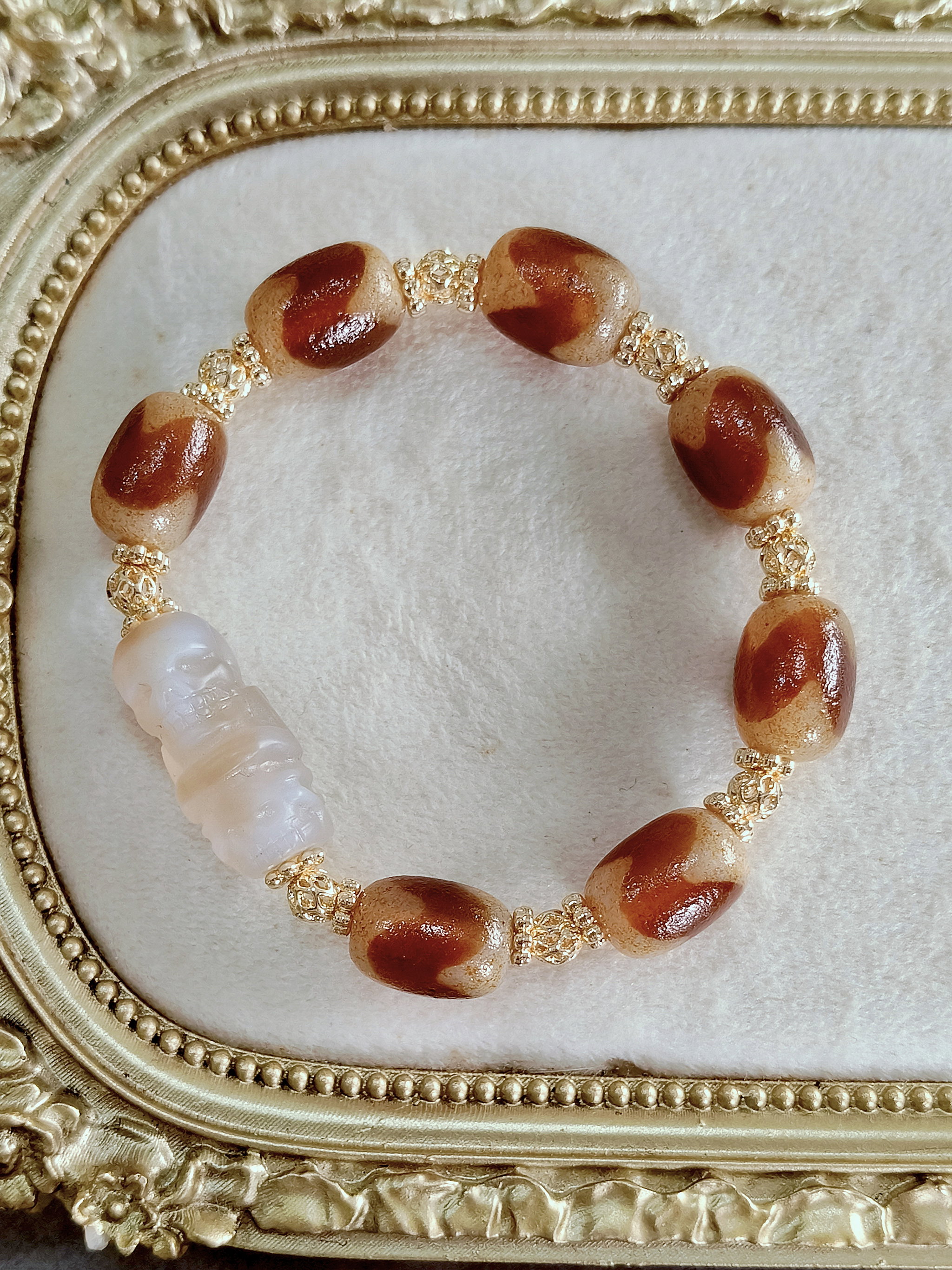 CEO Chitipati × Caramel Tiger Tooth Bracelet_0