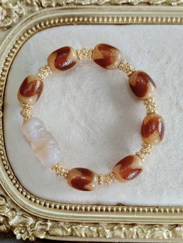 CEO Chitipati × Caramel Tiger Tooth Bracelet