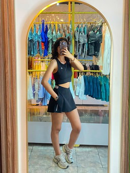 Top y falda lisa negra
