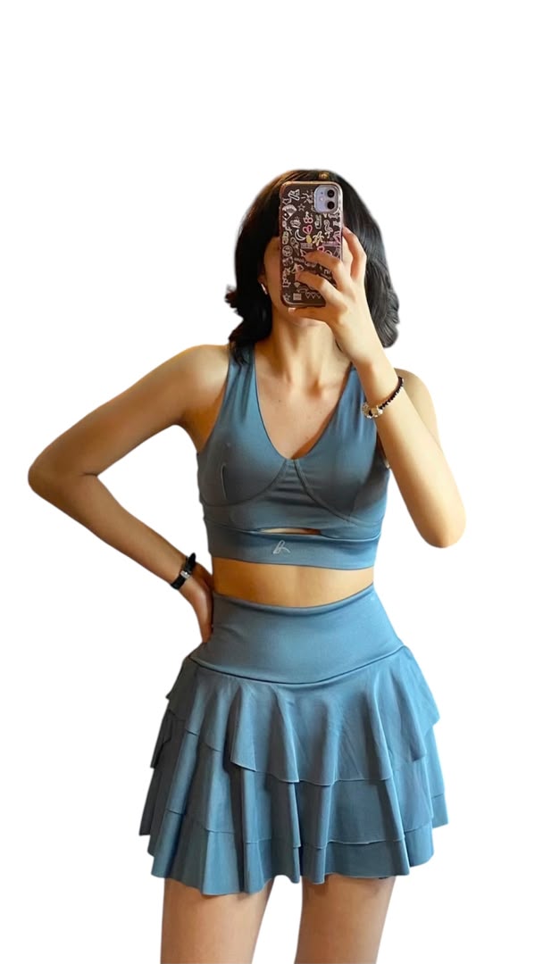 Top y falda gris