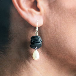 Petal & Pearl - Black