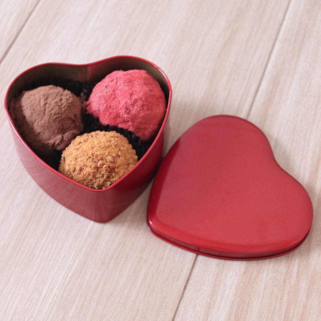 Heart Tin DCC set (1 OG, 1 Strawberry, 1 Biscoff)