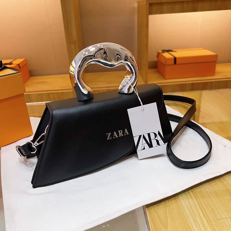 Sac à Main Élégance Noire – Poignée Métallique Design