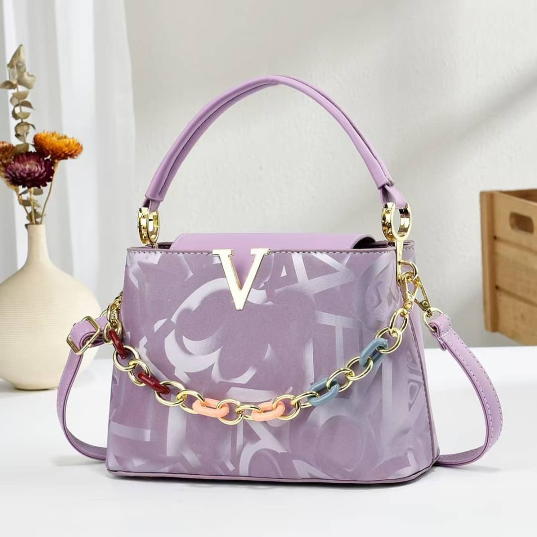 Sac à Main Lavande Élégance – Chaîne Colorée & Finitions Dorées
