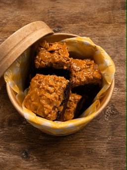 Salted Cramel Cornflakes Brownies - Solo Tub (8pcs)