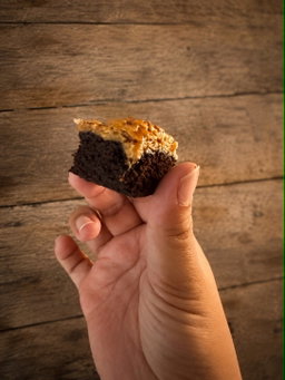 Salted Cramel Cornflakes Brownies - Solo Tub (8pcs)
