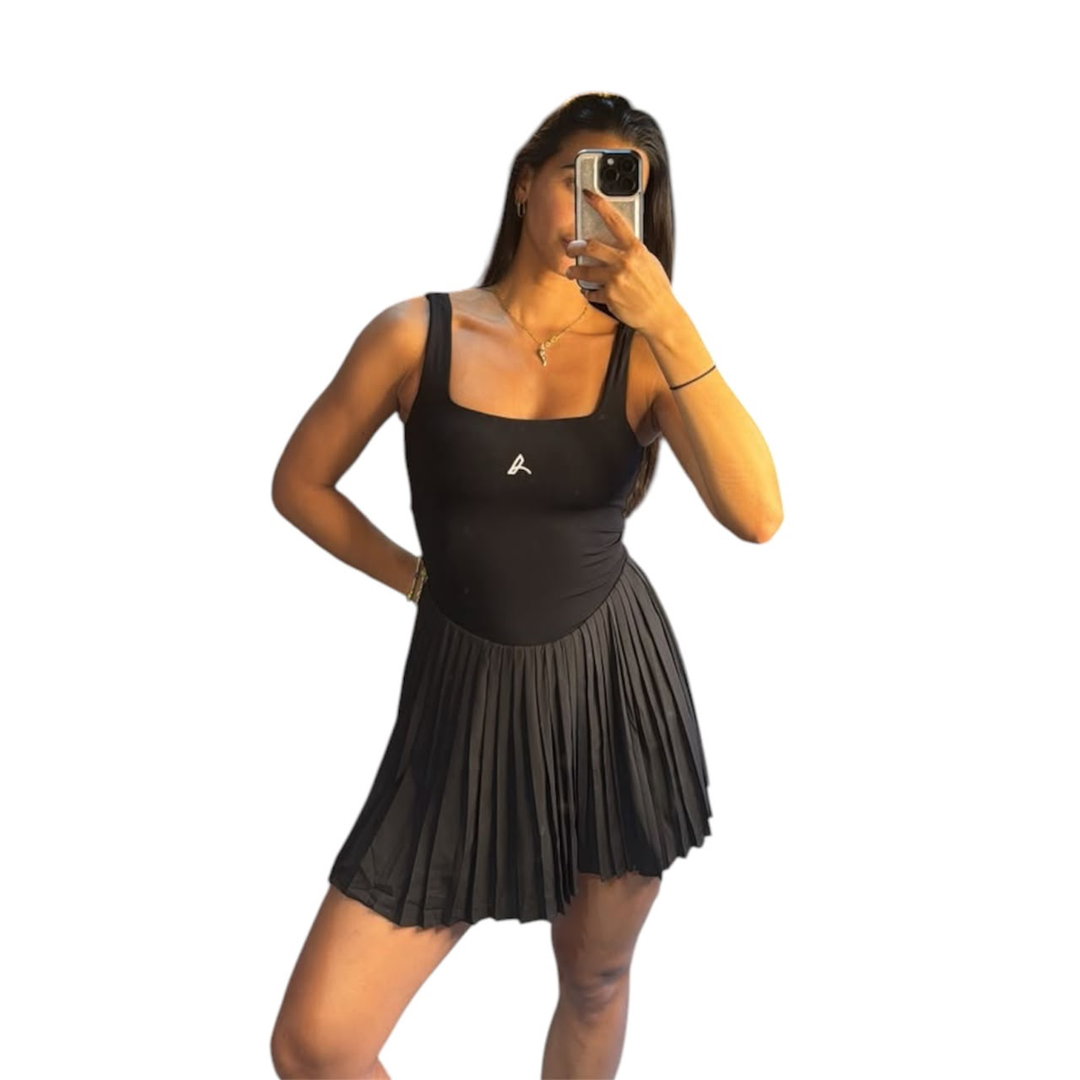 Vestido negro plisado