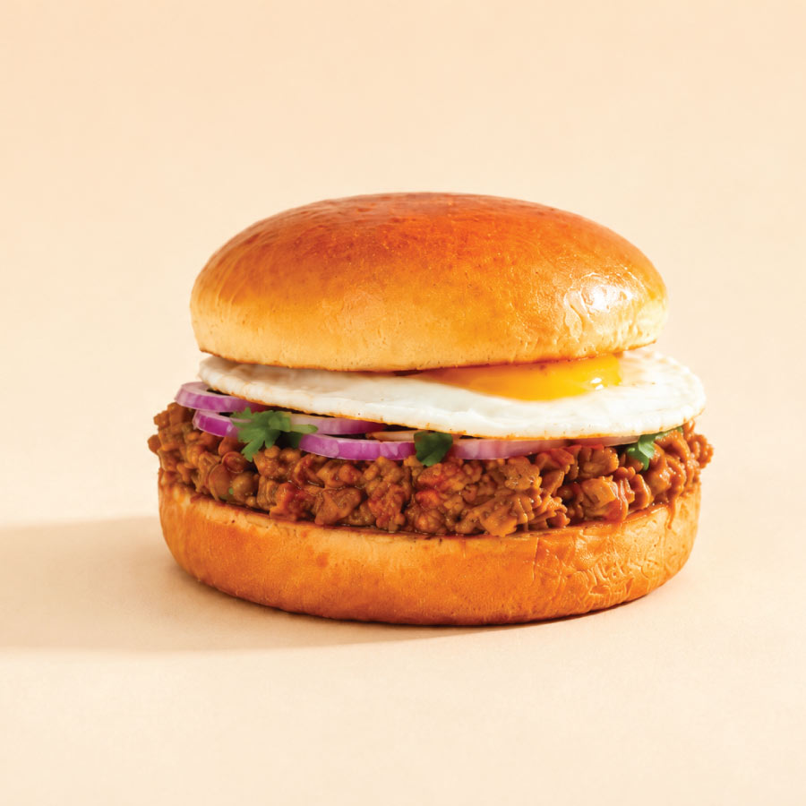 Saucy Beef Keema Anda Bun