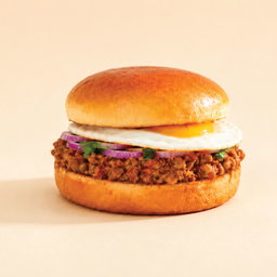 Saucy Beef Keema Anda Bun