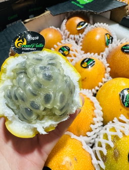 Granadilla passionfruits (4 in a set)