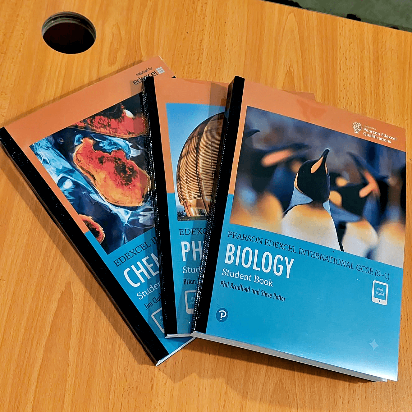 Pearson Edexcel iGCSE (9–1) Biology Student Book – Philip Bradfield (ISBN: 9780435185084)_1