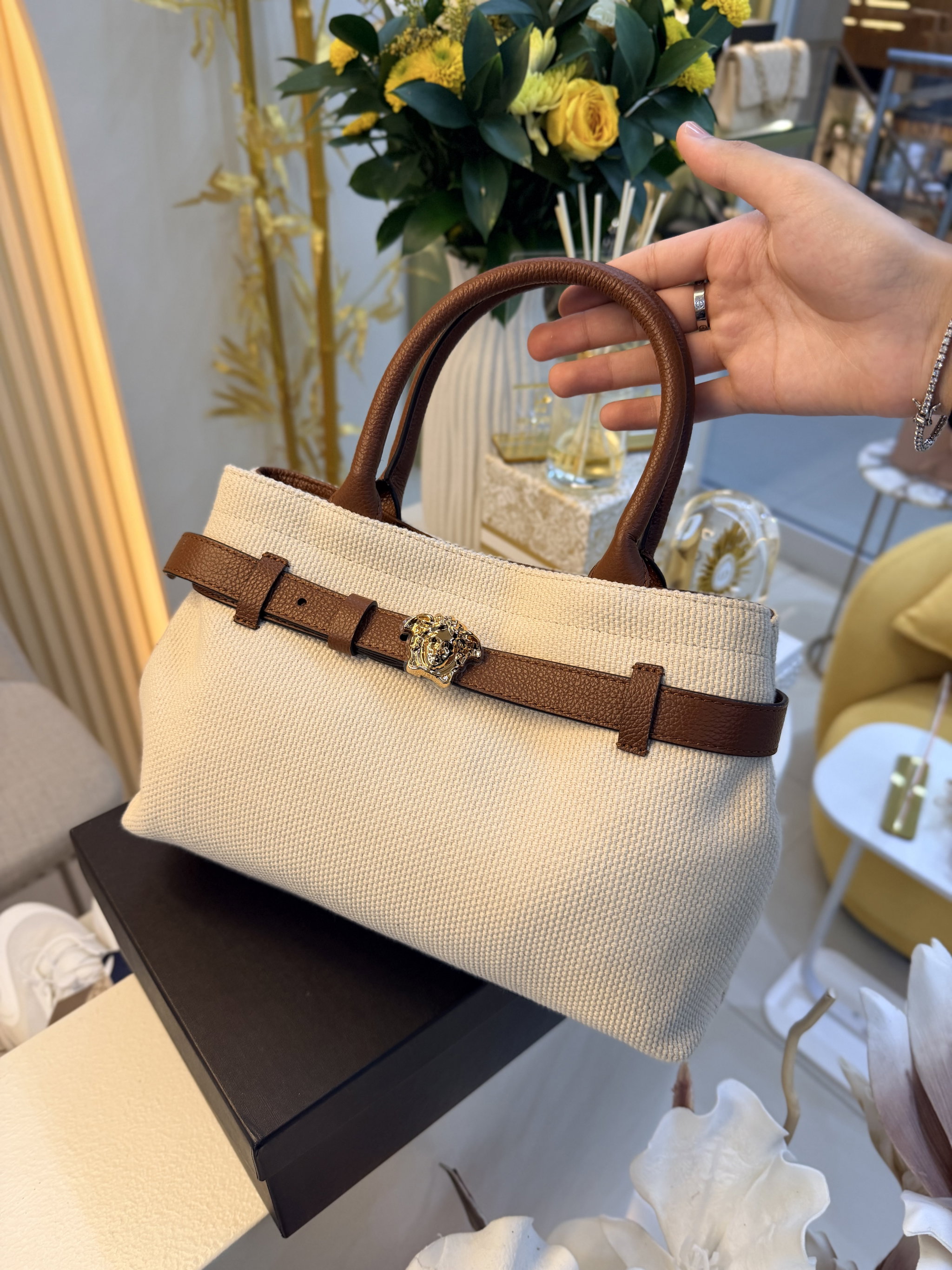 Bolsa Versace raffia ss26_5