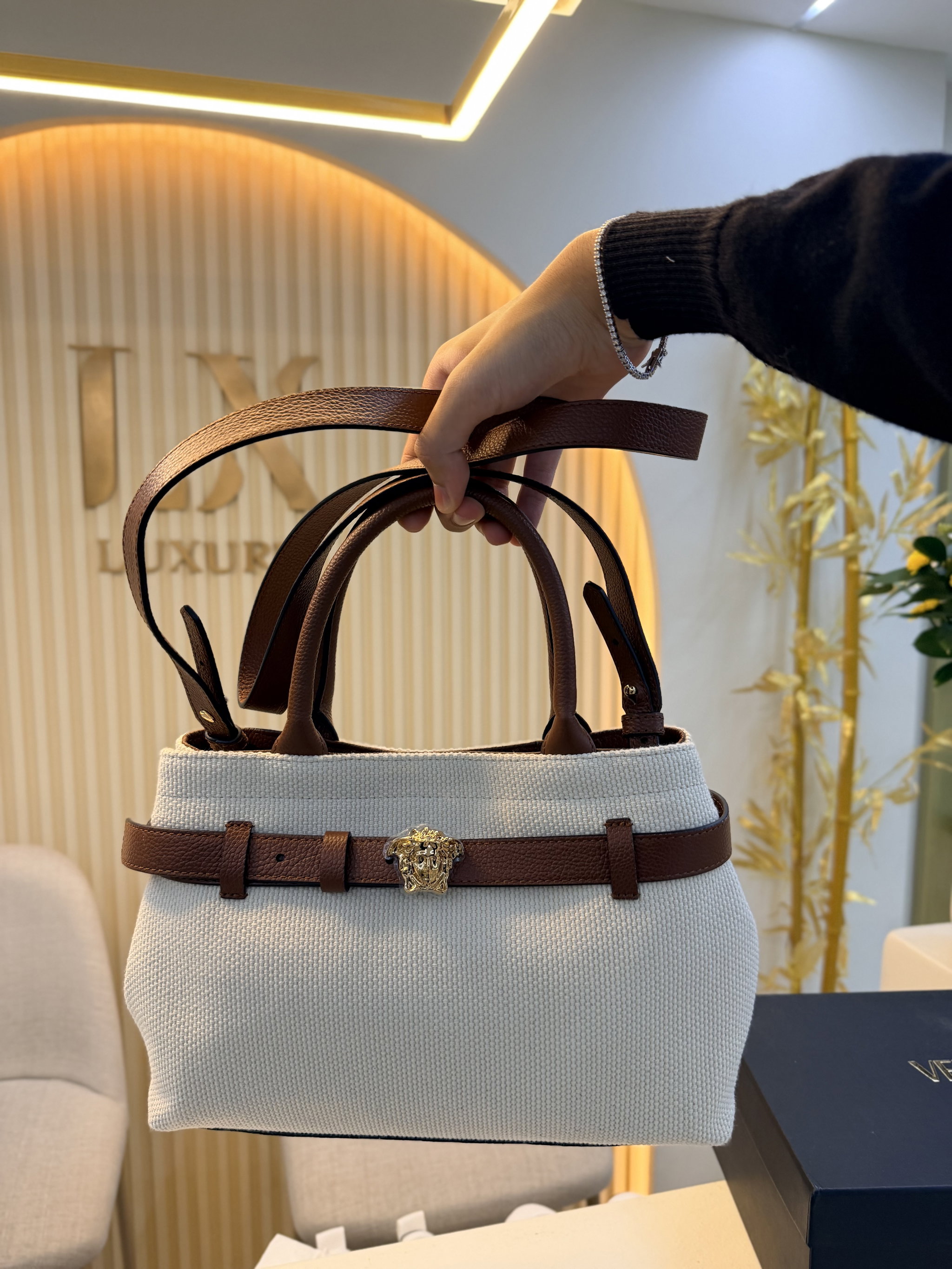 Bolsa Versace raffia ss26_2