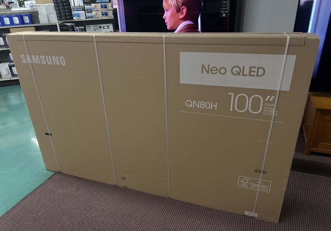 Samsung smart tv 100”