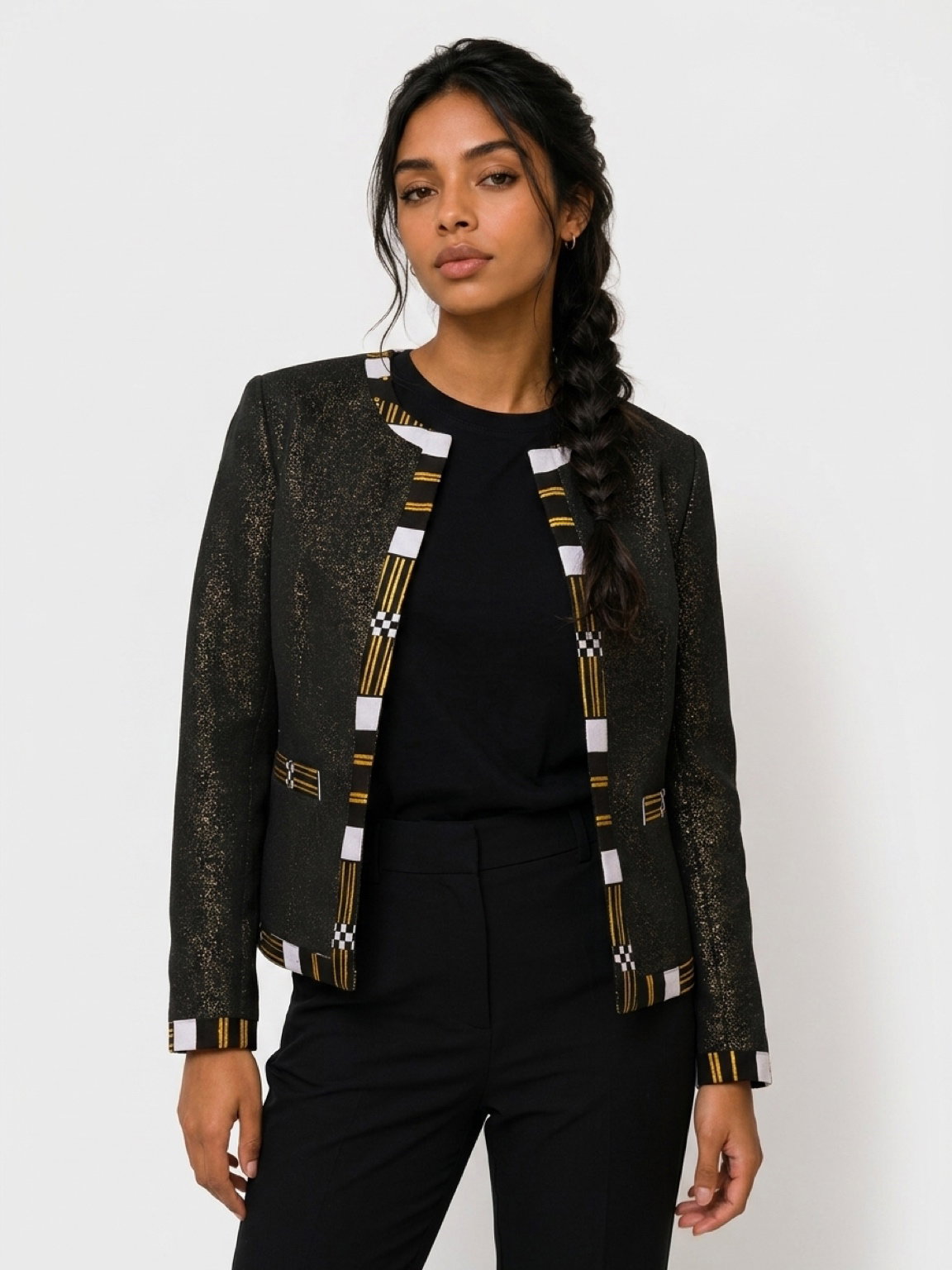 Veste C noire avec des point dorés et bordure en wax_3