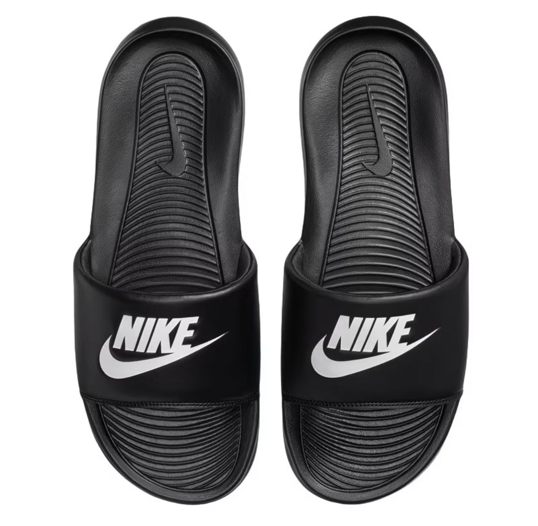 Claquettes Nike Noires & Blanches – Confort Amélioré (Neuves)