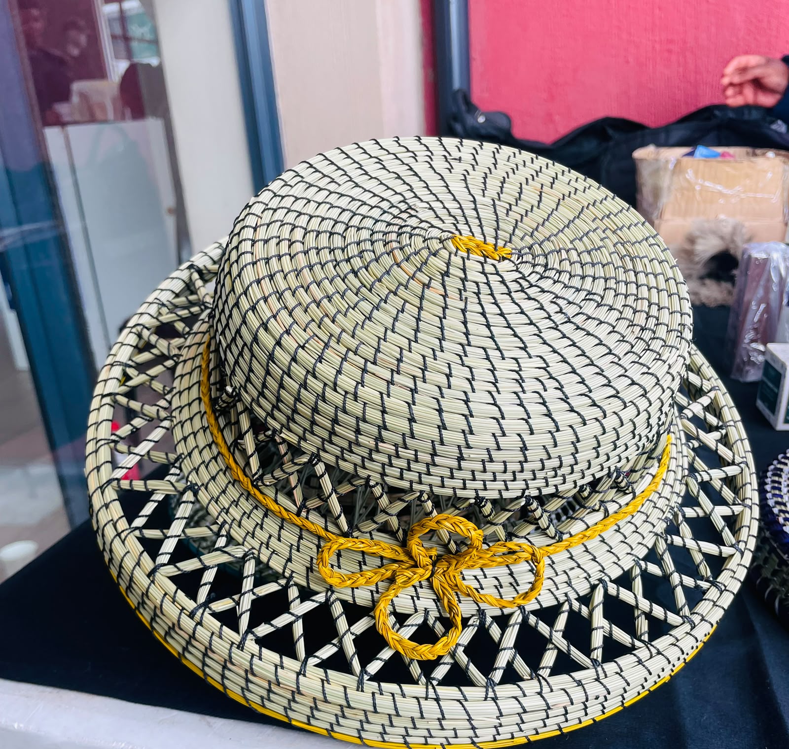 Womens weaved hats_0